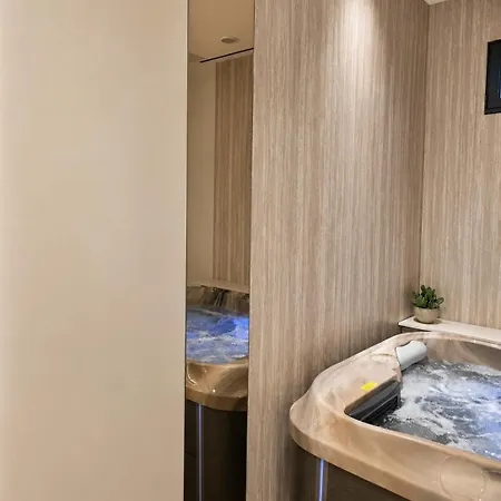 Alto 101 - Romantic Jacuzzi Apartmán